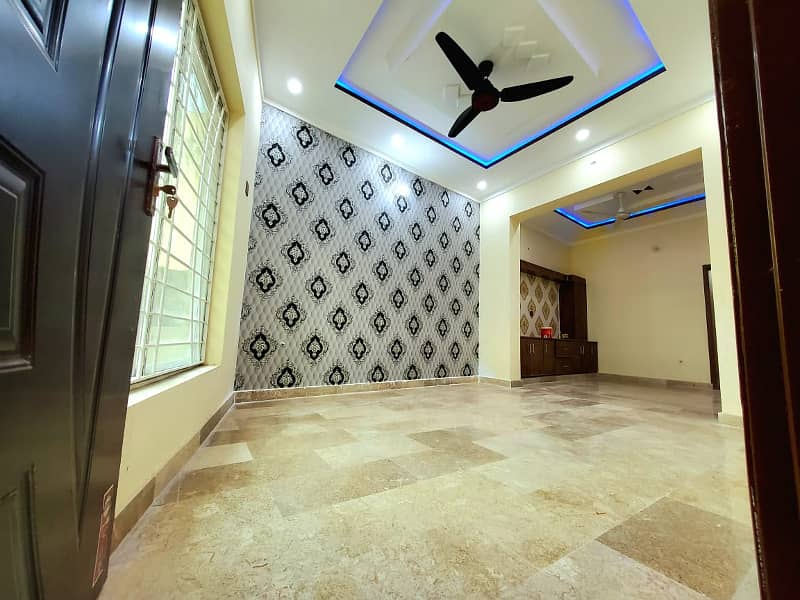 Brand new 2.5 story house for sale in wakeel colony near Gulzar e Quaid 8