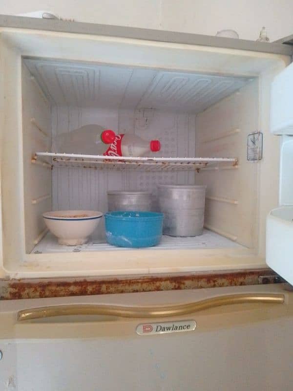 dowlance medium size frige 2