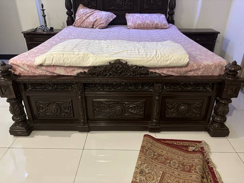 Chinioti Wooden Bed with 2 side tables 1