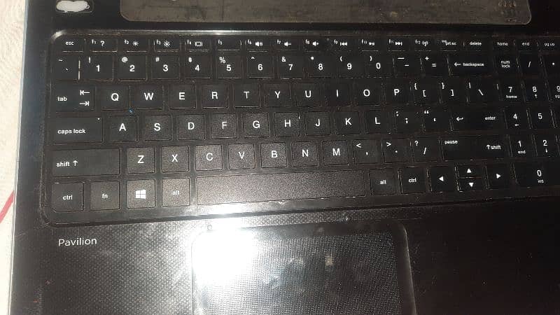 Hp laptop pavillion selling URGENTLY 1