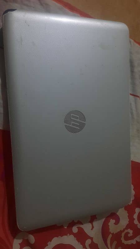 Hp laptop pavillion selling URGENTLY 7