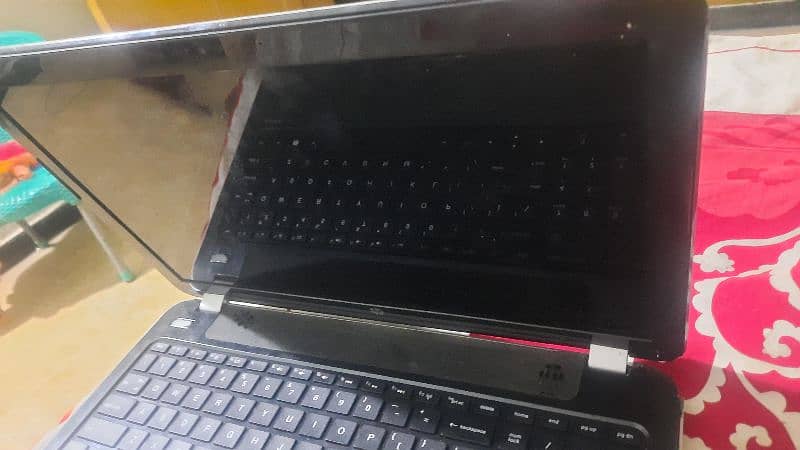 Hp laptop pavillion selling URGENTLY 9