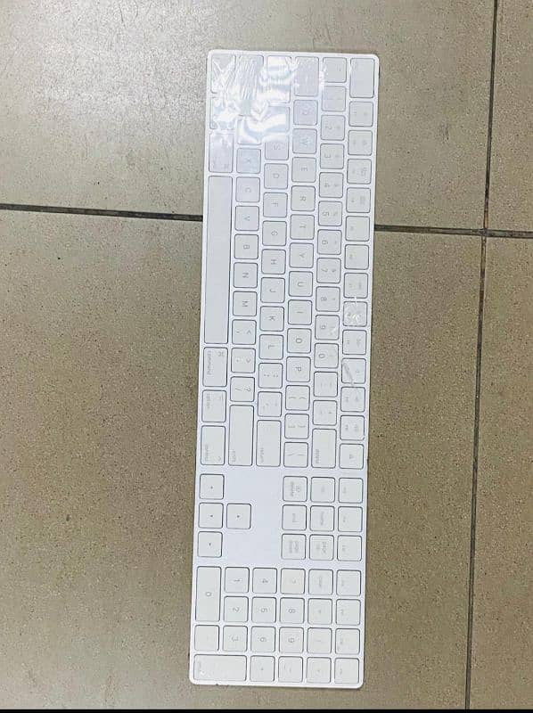 Apple magic 2 Bluetooth keyboard With numpad original Apple Used 2