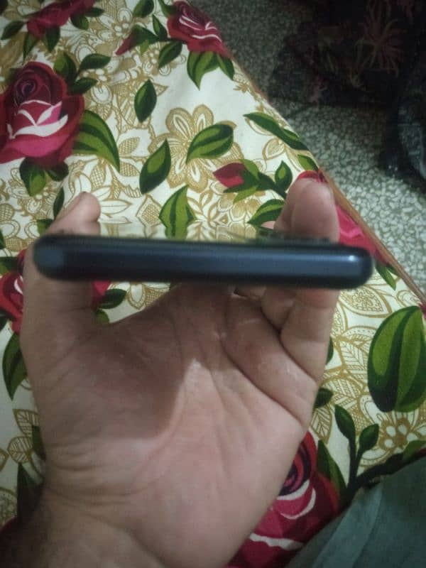 tacno coman 18t 4+3 128 gb finger print cahng Kiya ha baqi all oky ha 2