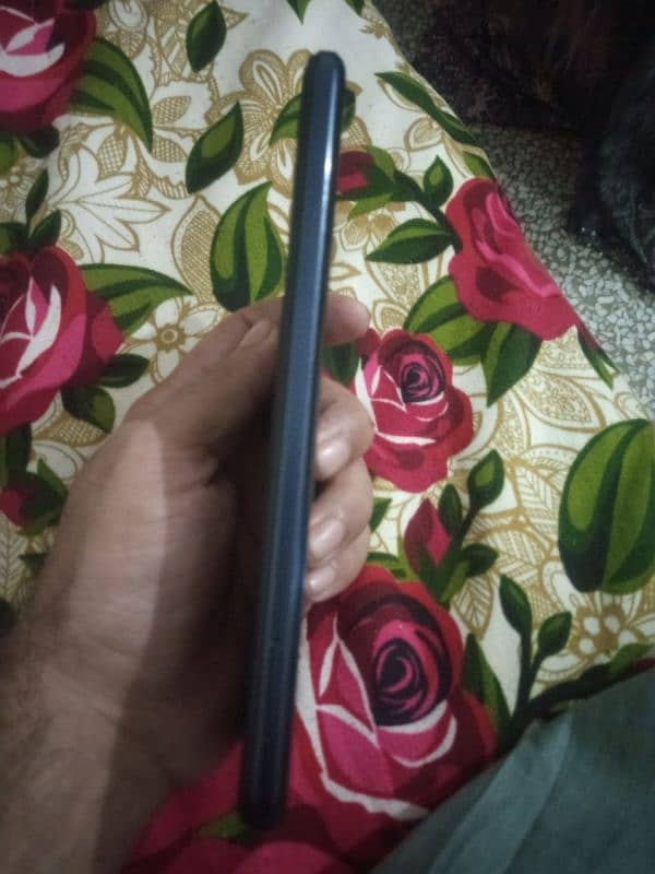 tacno coman 18t 4+3 128 gb finger print cahng Kiya ha baqi all oky ha 3