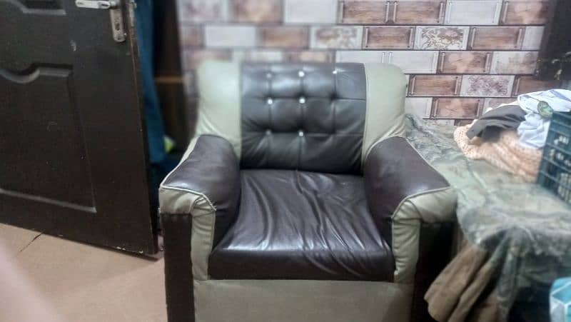 5 seater sofa set availble for sale 1