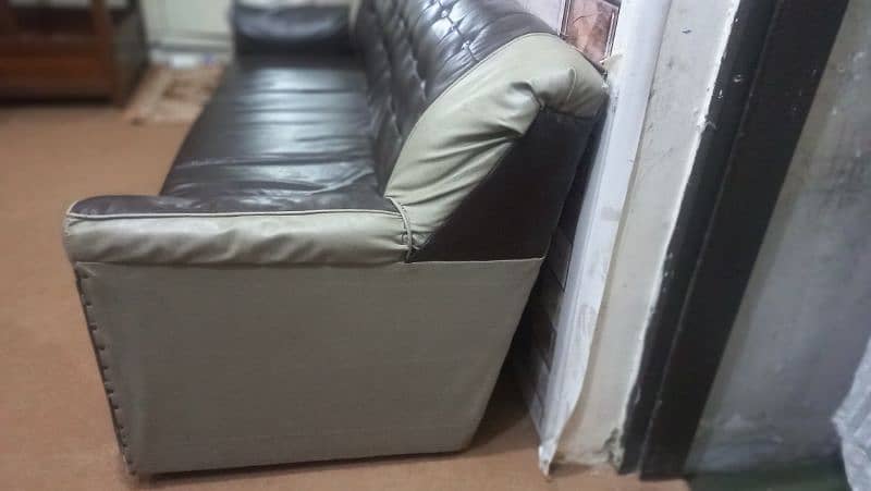 5 seater sofa set availble for sale 2