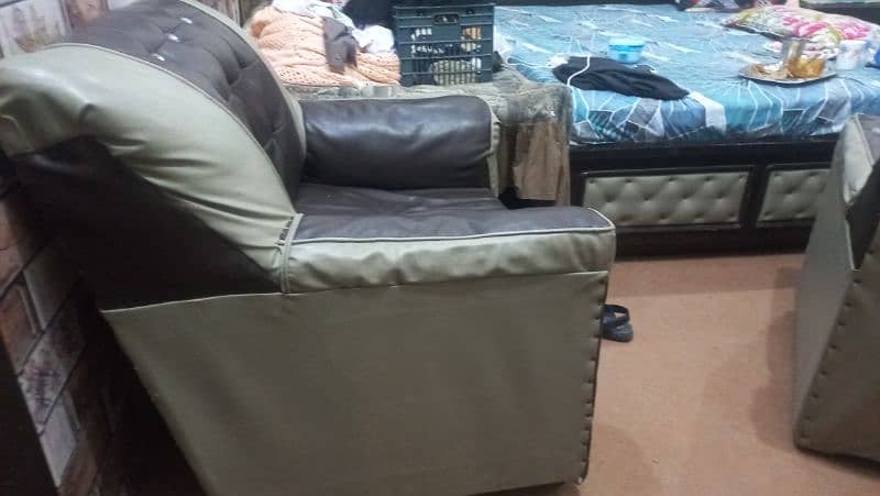 5 seater sofa set availble for sale 3