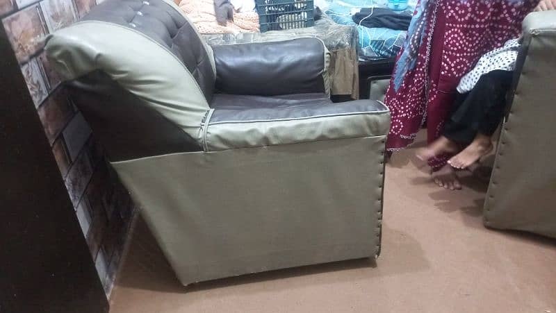 5 seater sofa set availble for sale 6