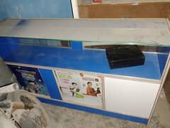 mobile accessories counter table