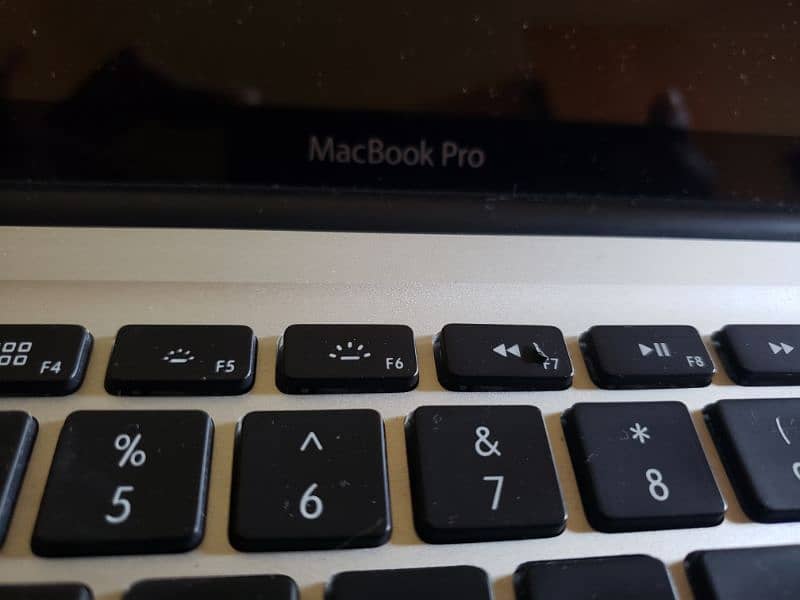 Macbook Pro 2012 i7 3rd gen 16 Gb Ram 160 GB Rom 4