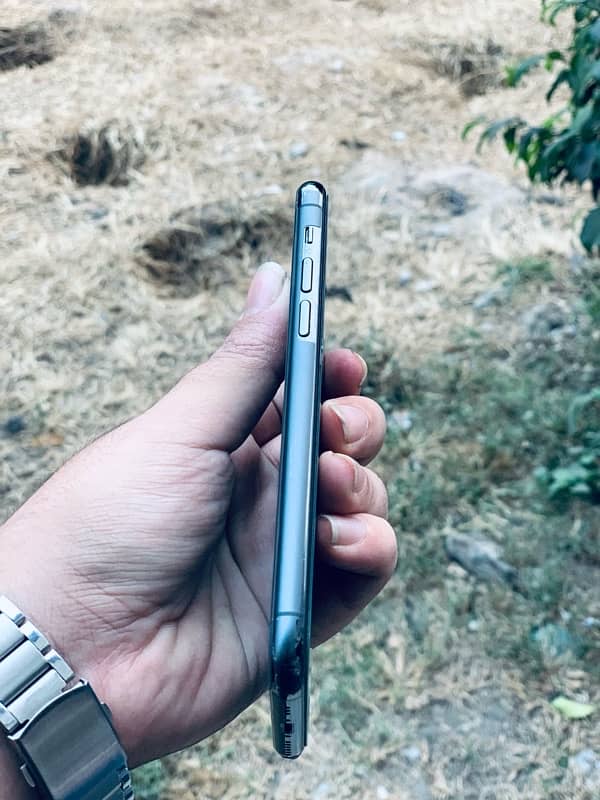 i phone 11 pro 2