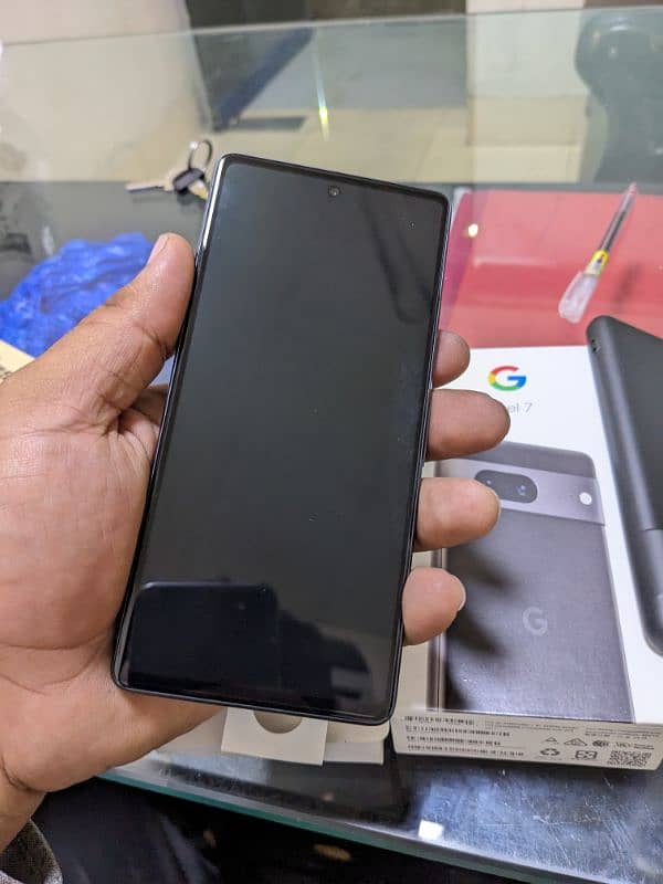 Google Pixel 7  Canada variant Ram 8 Gb Rom 128 gb 2