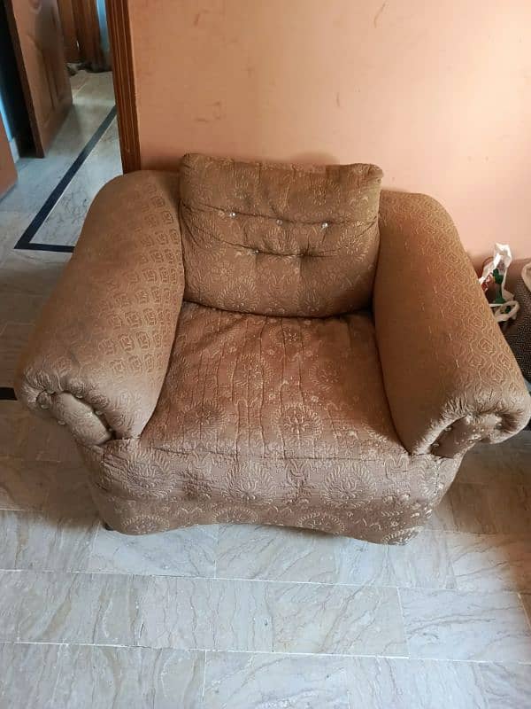 5 seater sofa set good condition me hai 5