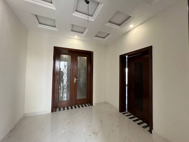 10 MARLA LIKE A NEW LUXURY GOOD CONDITION EXCELLENT HOUSE FOR RENT IN RAFI BLOCK BAHRIA TOWN LAHORE 17