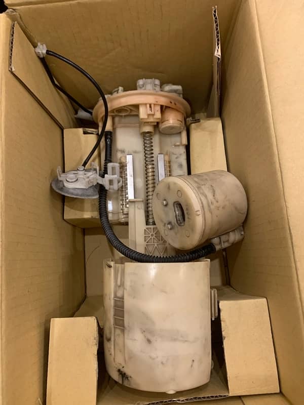 Toyota Corolla Fuel Pump Assembly Original 4