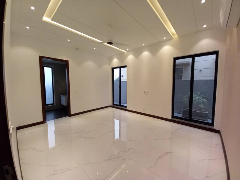 1 Kanal Stunning House For Rent In Phase 5 DHA 14