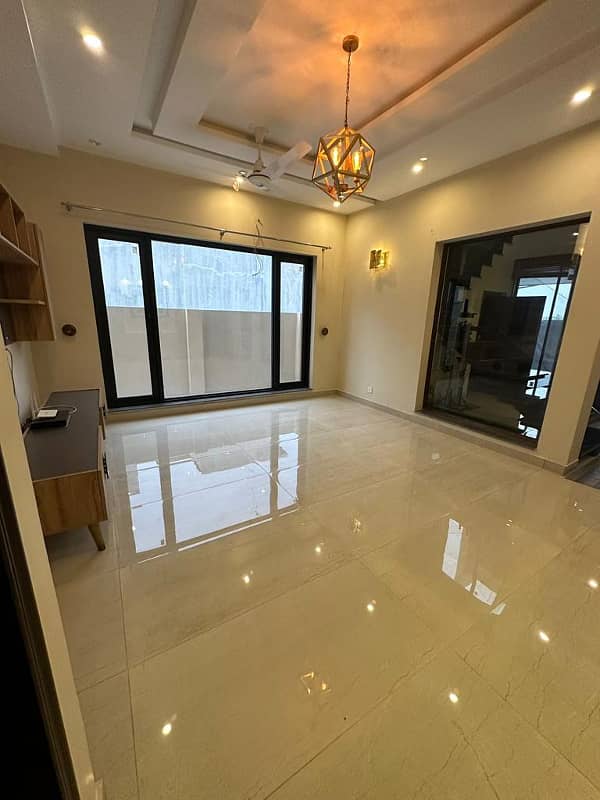 Exceptional Comfort Beautiful 10 Marla House For Rent In DHA Phase 5 25