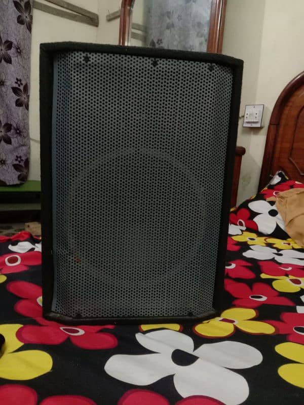 Pair of Speaker  and Amplifier 1