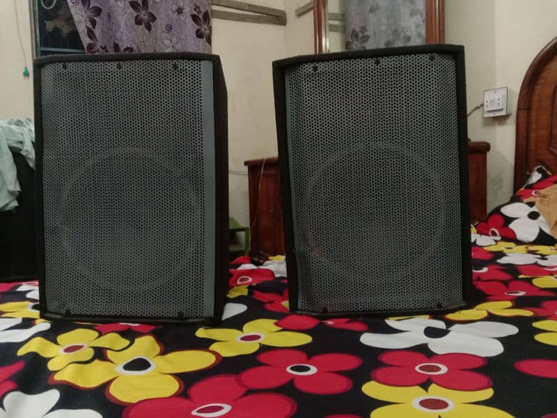 Pair of Speaker  and Amplifier 2