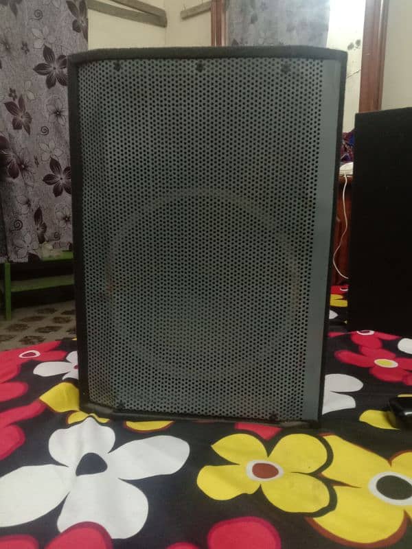 Pair of Speaker  and Amplifier 7