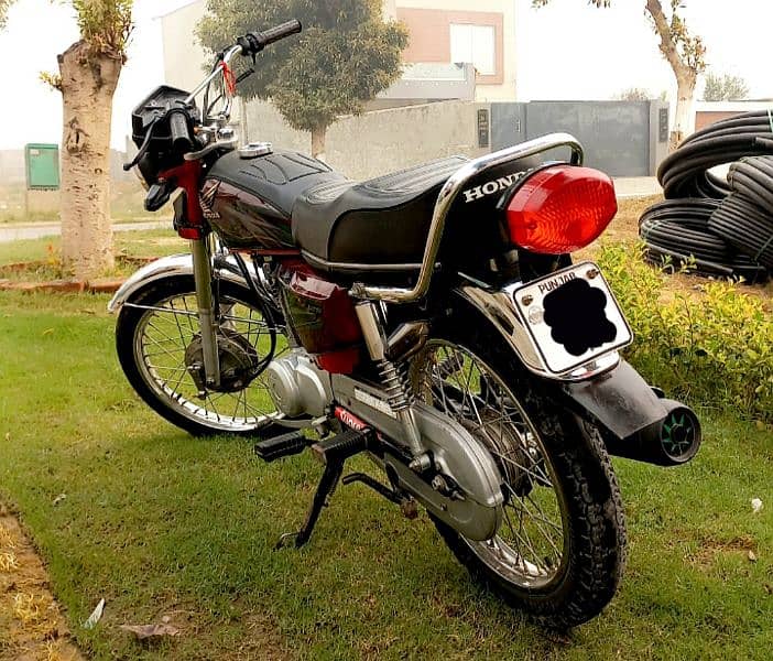 Honda CD 125 Red 9