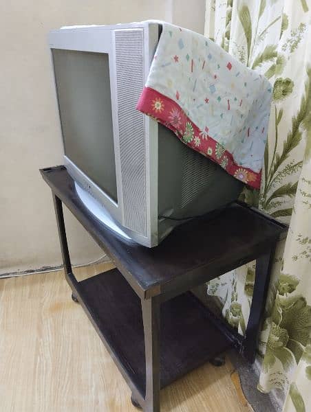 Samsung television Model: CS-21K40MJ with wooden TV Trolly 3