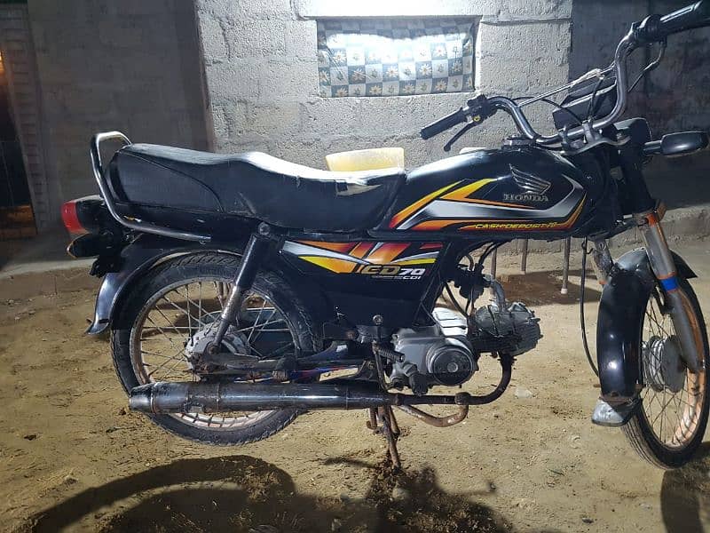 Honda CD 70 model 2022 Karachi 1st owner 10