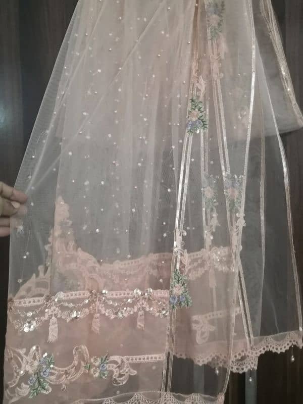 Beautiful wedding dress for sale 7