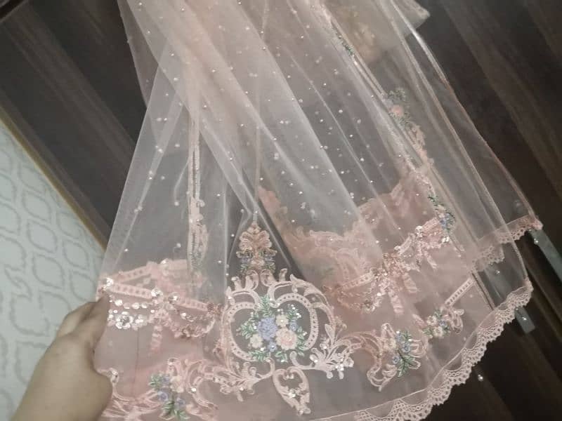 Beautiful wedding dress for sale 10