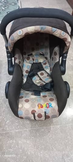 Car seat / baby carrier / kids car seat