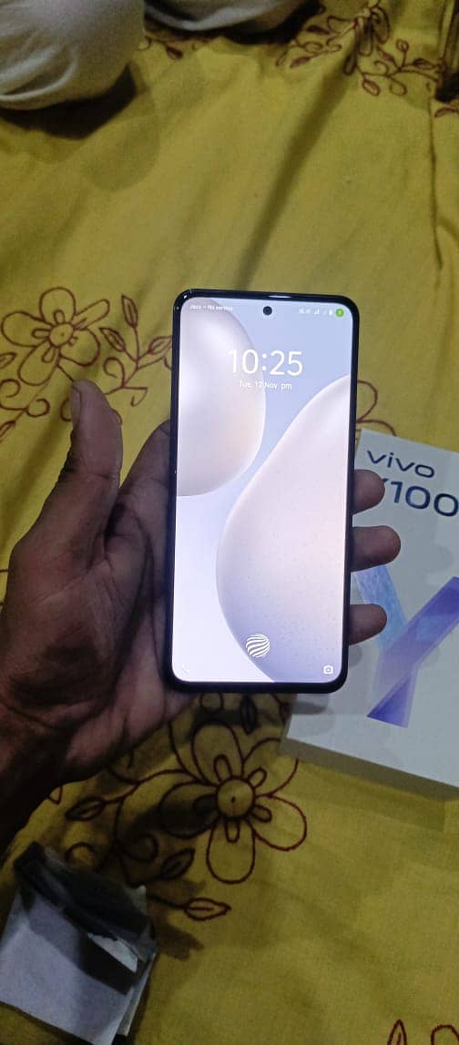 Vivo y100 1