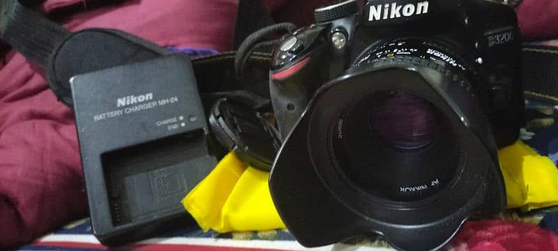 D3200 Nikon With 50mm low light lense original for sale urgently 1