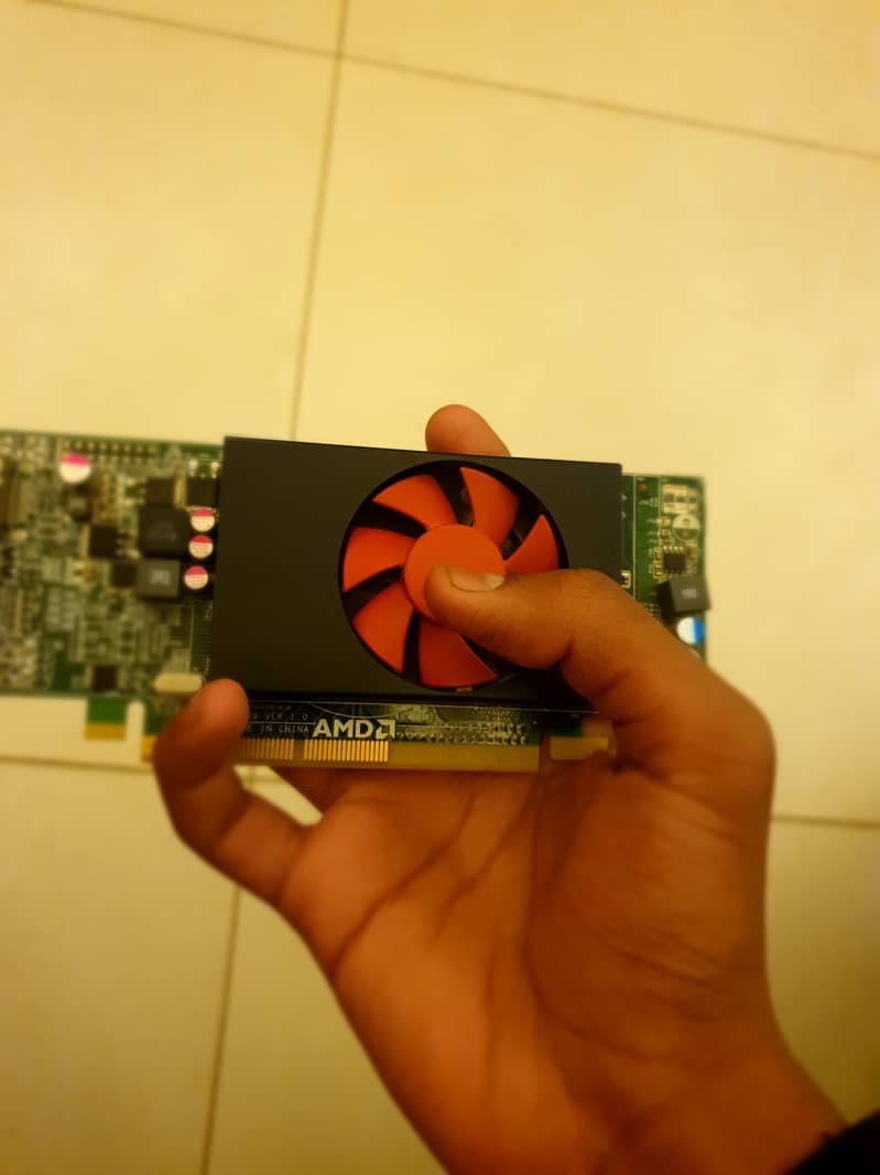 AMD RADEON R5 240 1GB DDR3 64BIT 2300 1