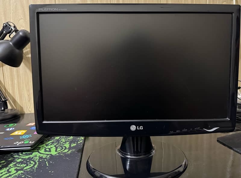 LG 19 inches monitor LCD for Computer 1