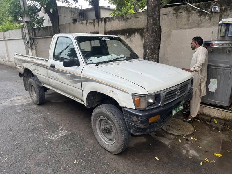 Toyota Hilux4x4picup Single Cabin Quetta,taunsa sharif,peshawar Lovers 1