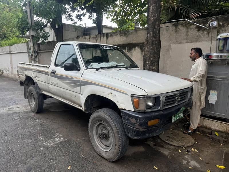 Toyota Hilux4x4picup Single Cabin Quetta,taunsa sharif,peshawar Lovers 3