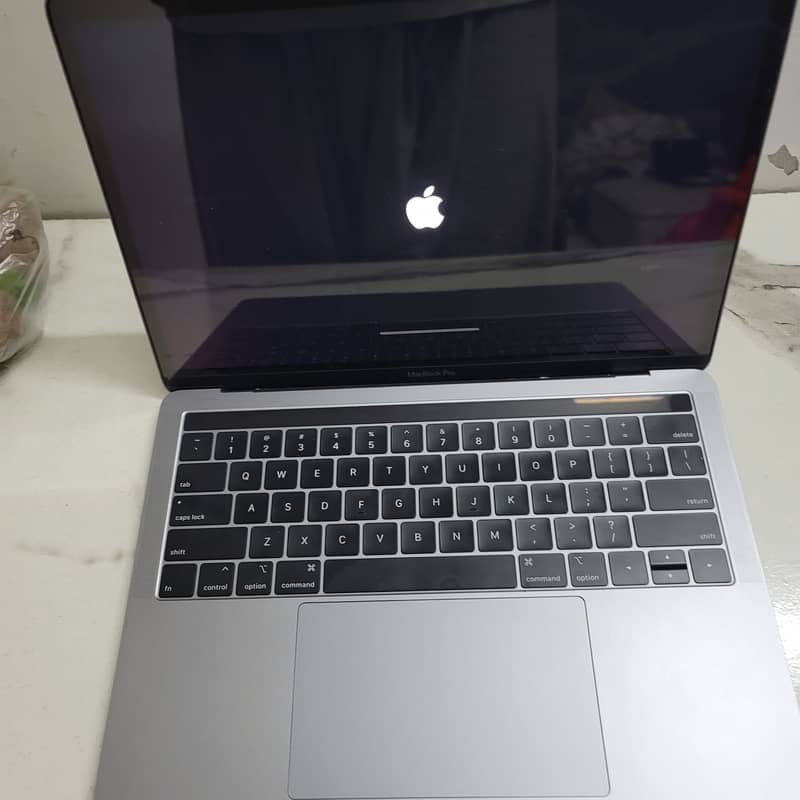 Mac book pro for sale - 2018 2.7ghz processor core i7 2