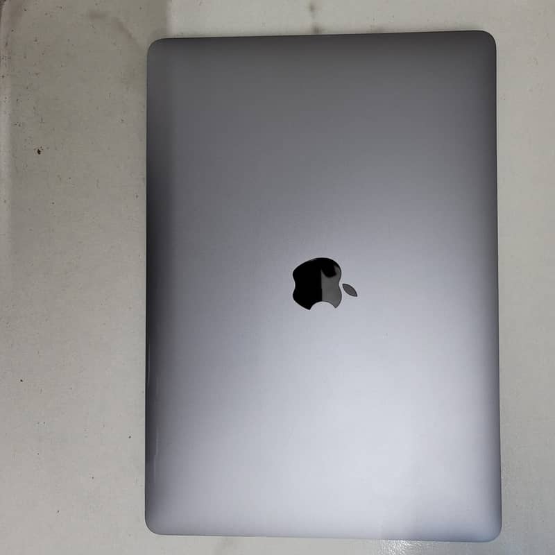 Mac book pro for sale - 2018 2.7ghz processor core i7 3