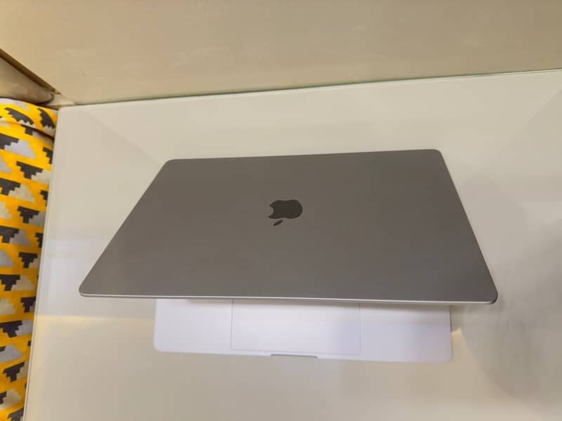 Macboom Air M3 with Apple chip 15-inch 10