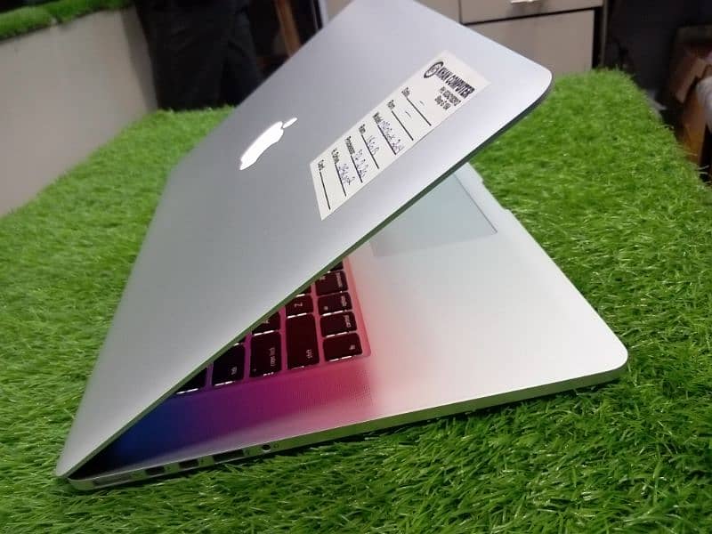 MacBook pro 15 inch Retina Display (2013) (2014) (2015) available 9