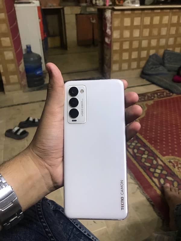 TENCHNO CAMON 18 p 10/9 condition with box 0