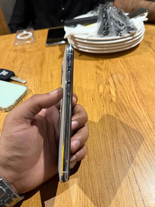 iphone 11pro 64gb pta approved 4