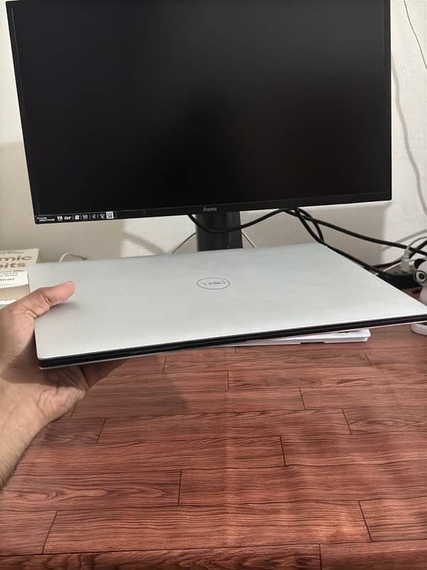 DELL PRECISION 5530 core i7 8 gen 5