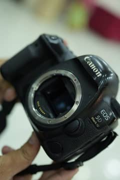 Canon 5D Mark iv(Body)