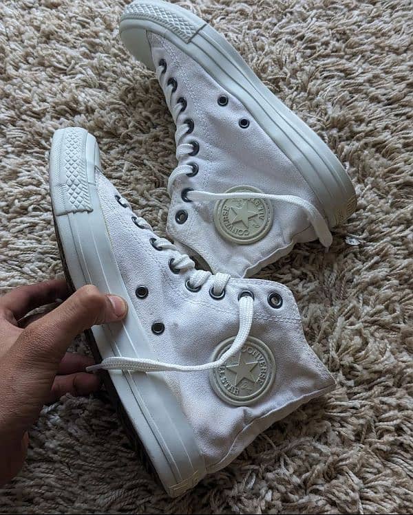 Converse Original White Sneakers 1