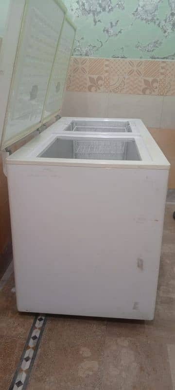 Singer deep freezer full jumbo size 2