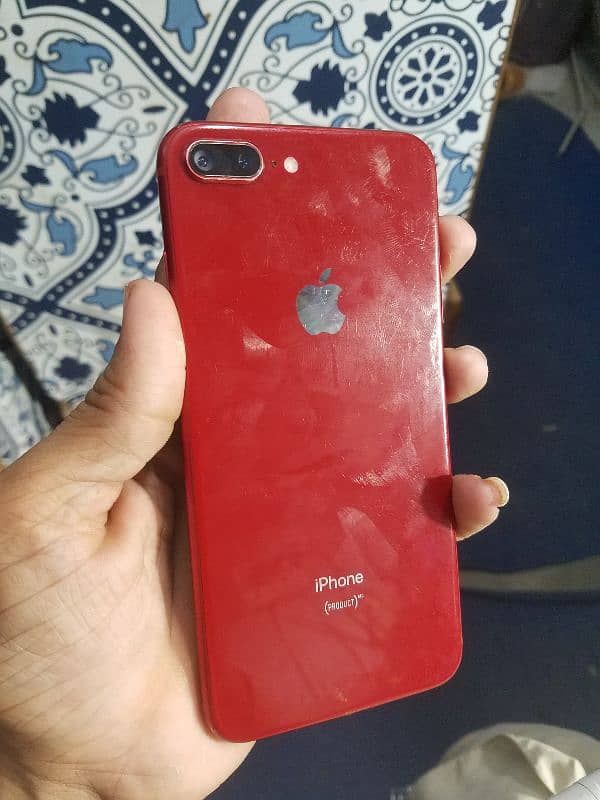 i phone 8 plus 128gb ha off ha madar bord kharab ha 03172729185 2