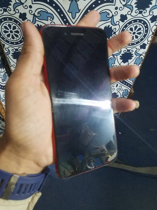 i phone 8 plus 128gb ha off ha madar bord kharab ha 03172729185 3