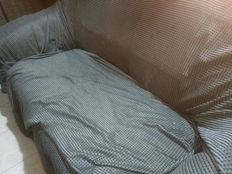 sofa good condition 2